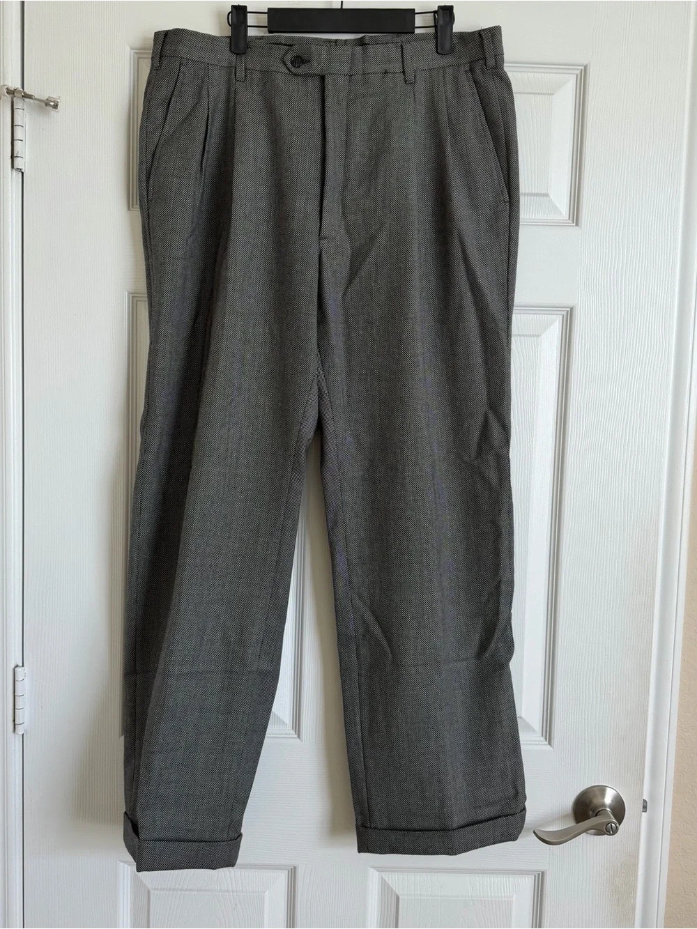 Men's Pleated Dress Pants in Gray - Classic Tailored Style